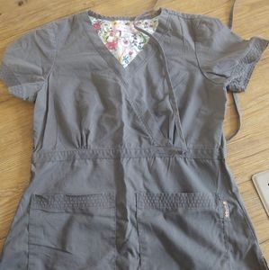 Koi Gray XS scrub top